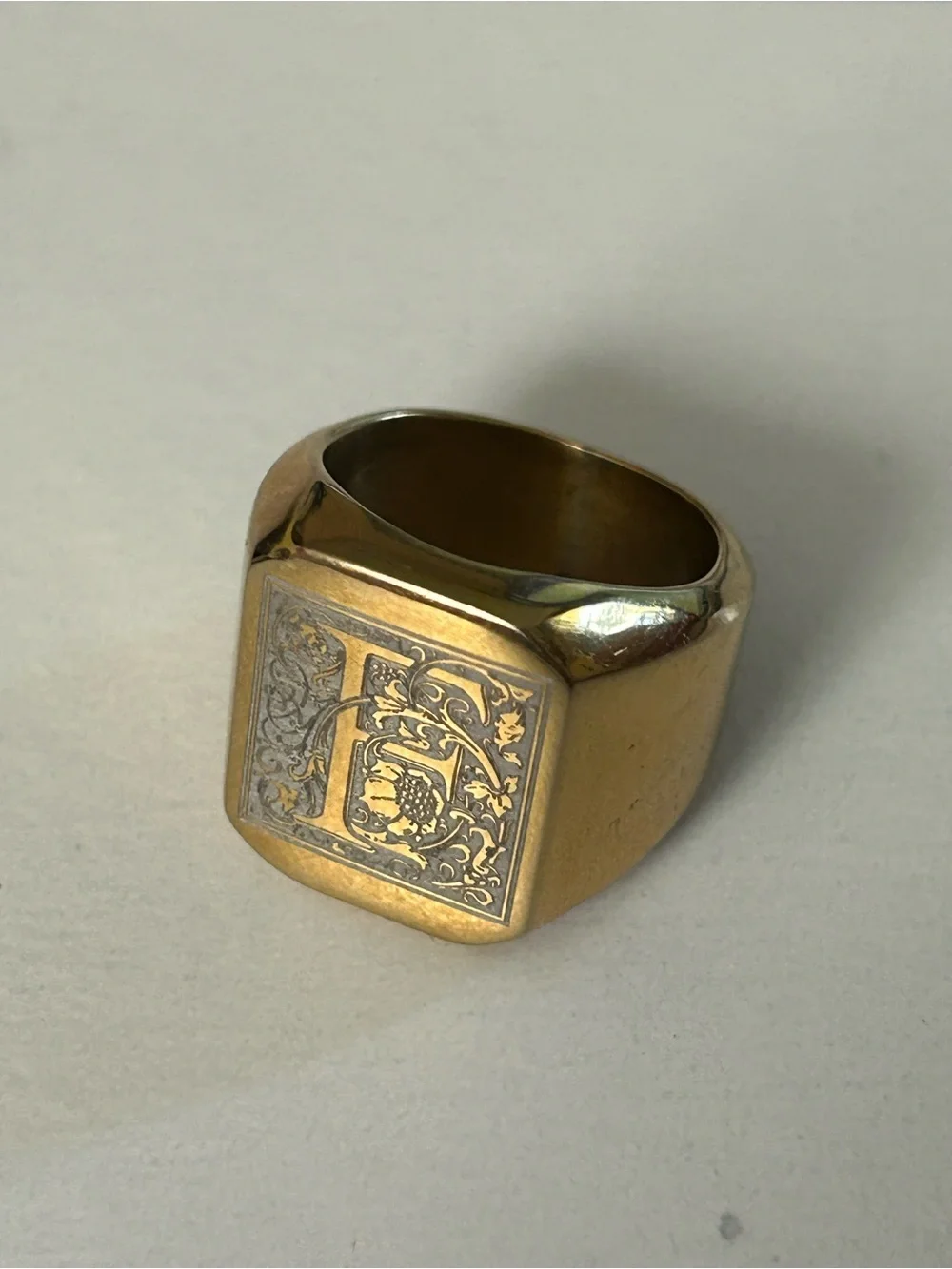 Gold-Tone UNISEX /Men's INITIAL  Signet Ring with Ornate 'F' Engraving (size 7)